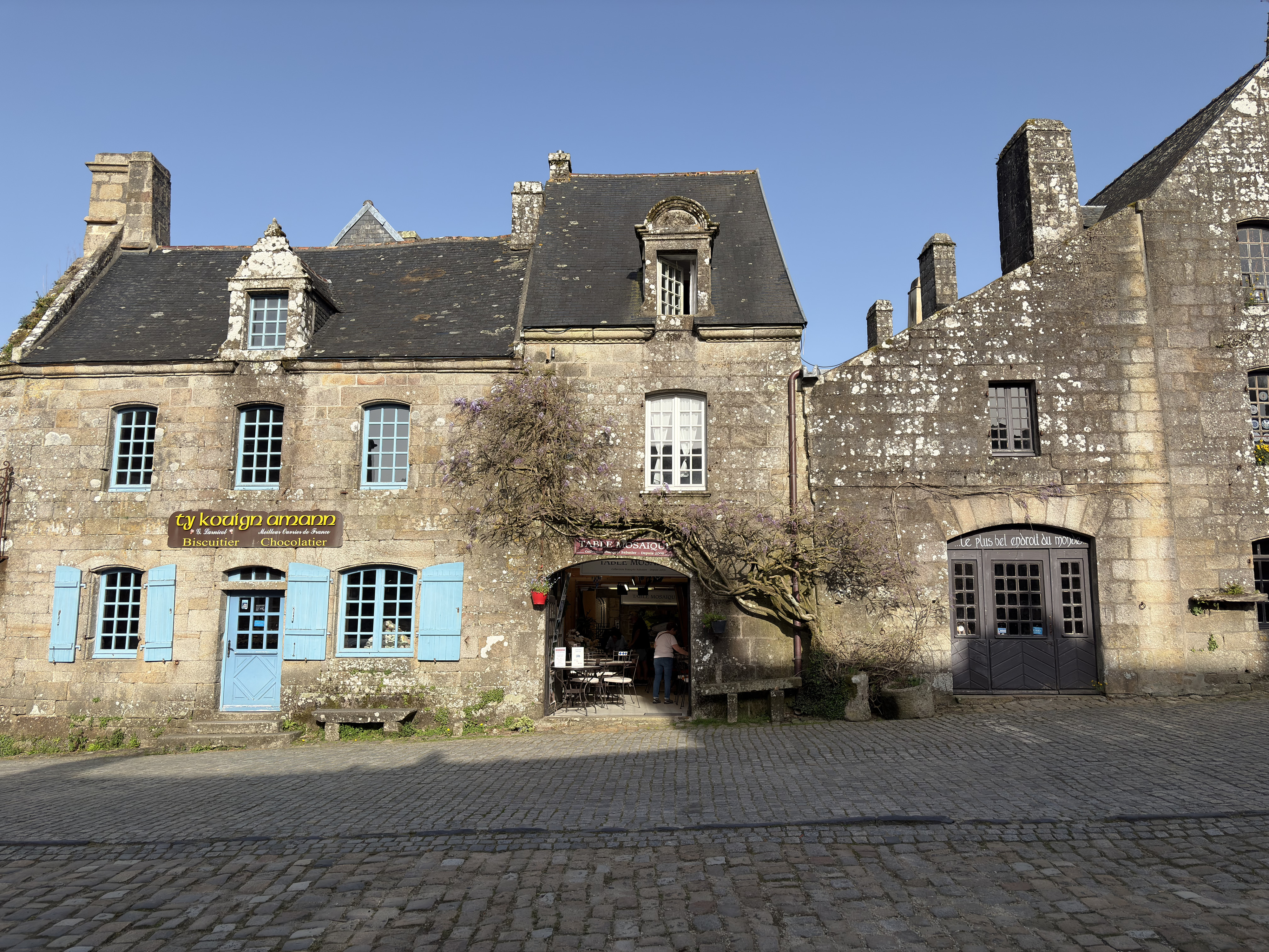 Picture France Locronan 2026-04 42 - Recreation Locronan