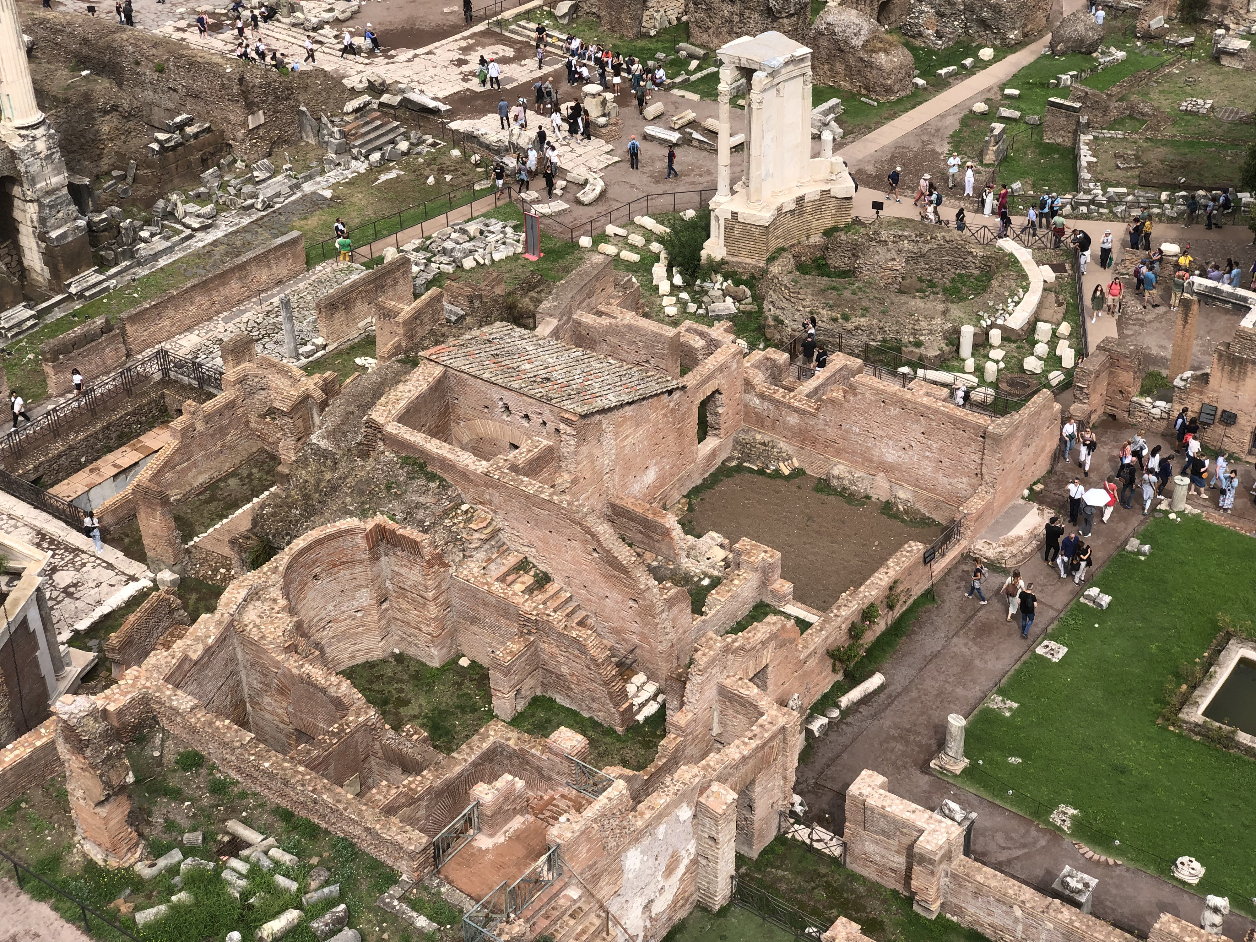 Picture Italy Rome Roman Forum 2024-09 179 - Recreation Roman Forum