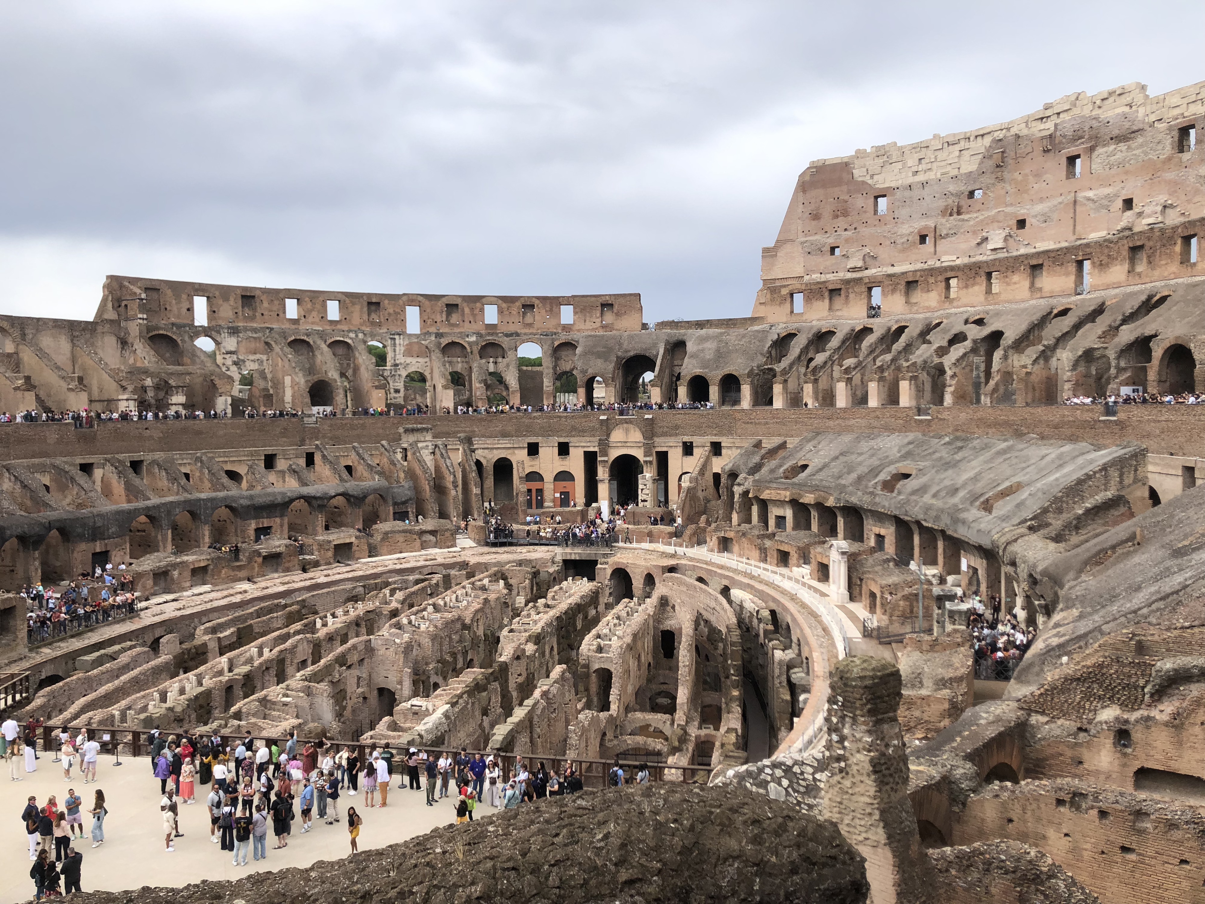 Picture Italy Rome The Colosseum 2024-09 61 - Center The Colosseum