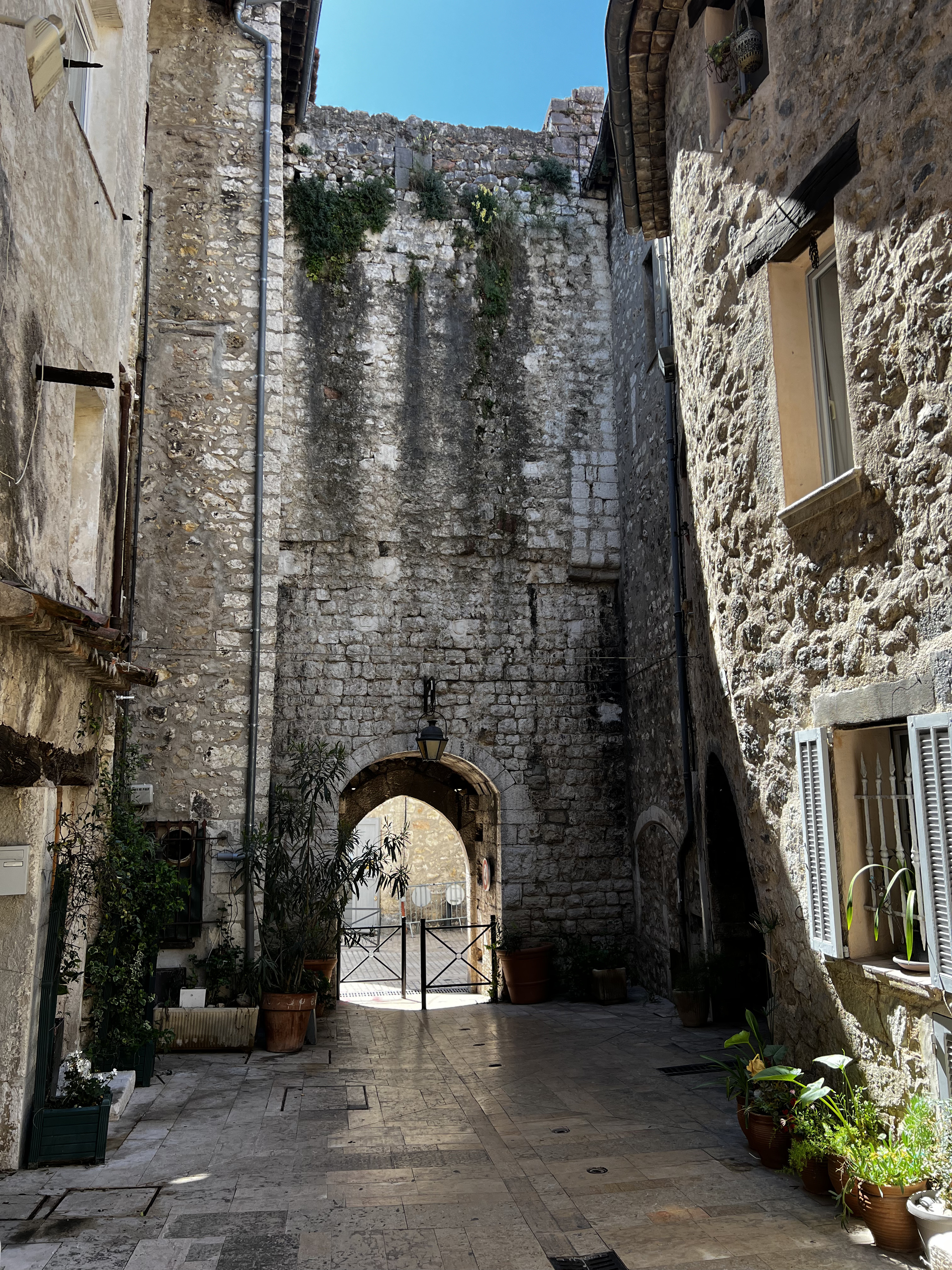 Picture France Vence 2024-04 24 - Tours Vence