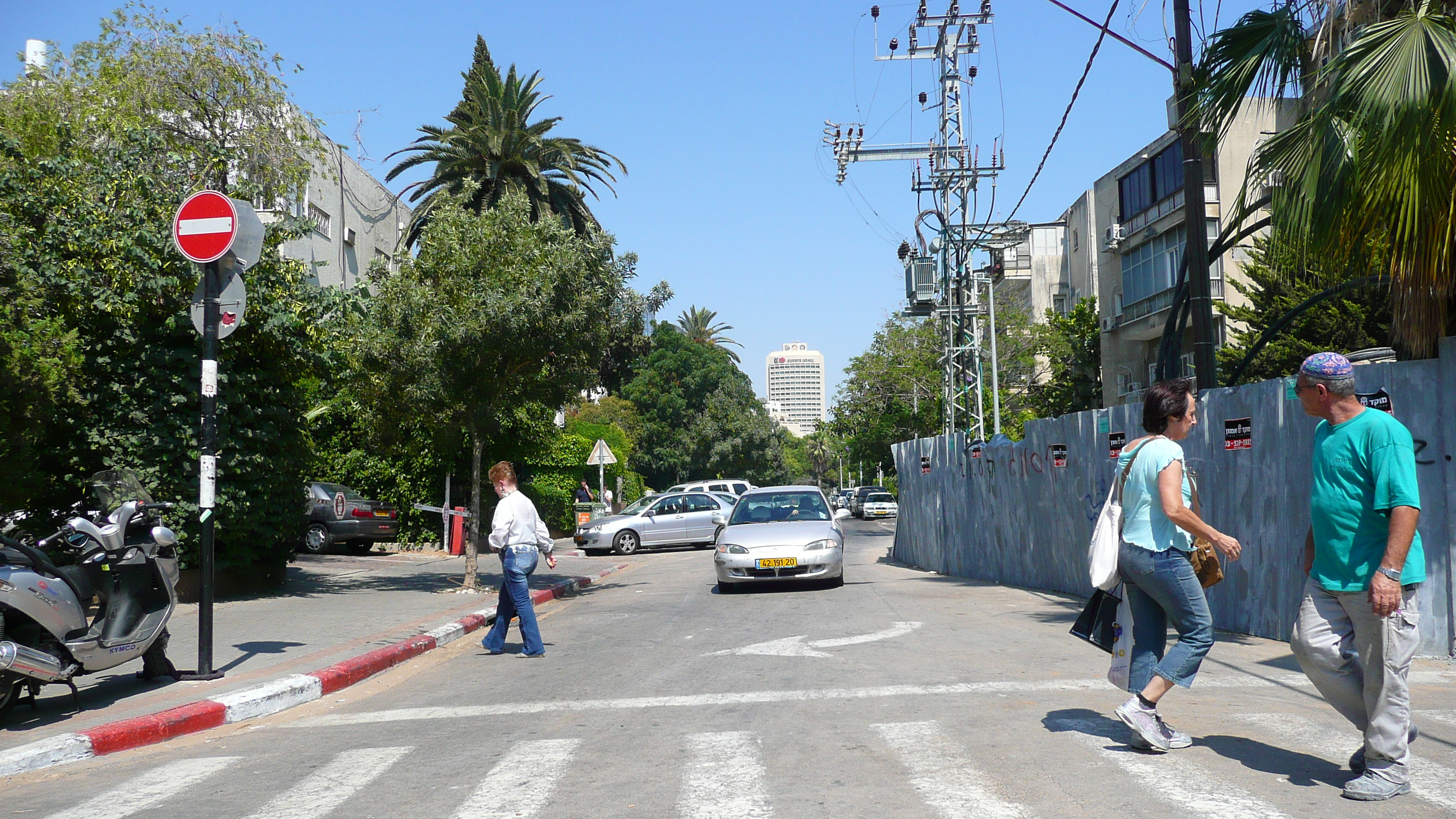 Picture Israel Tel Aviv Ibn Gvirol Street 2007-06 50 - Center Ibn Gvirol Street