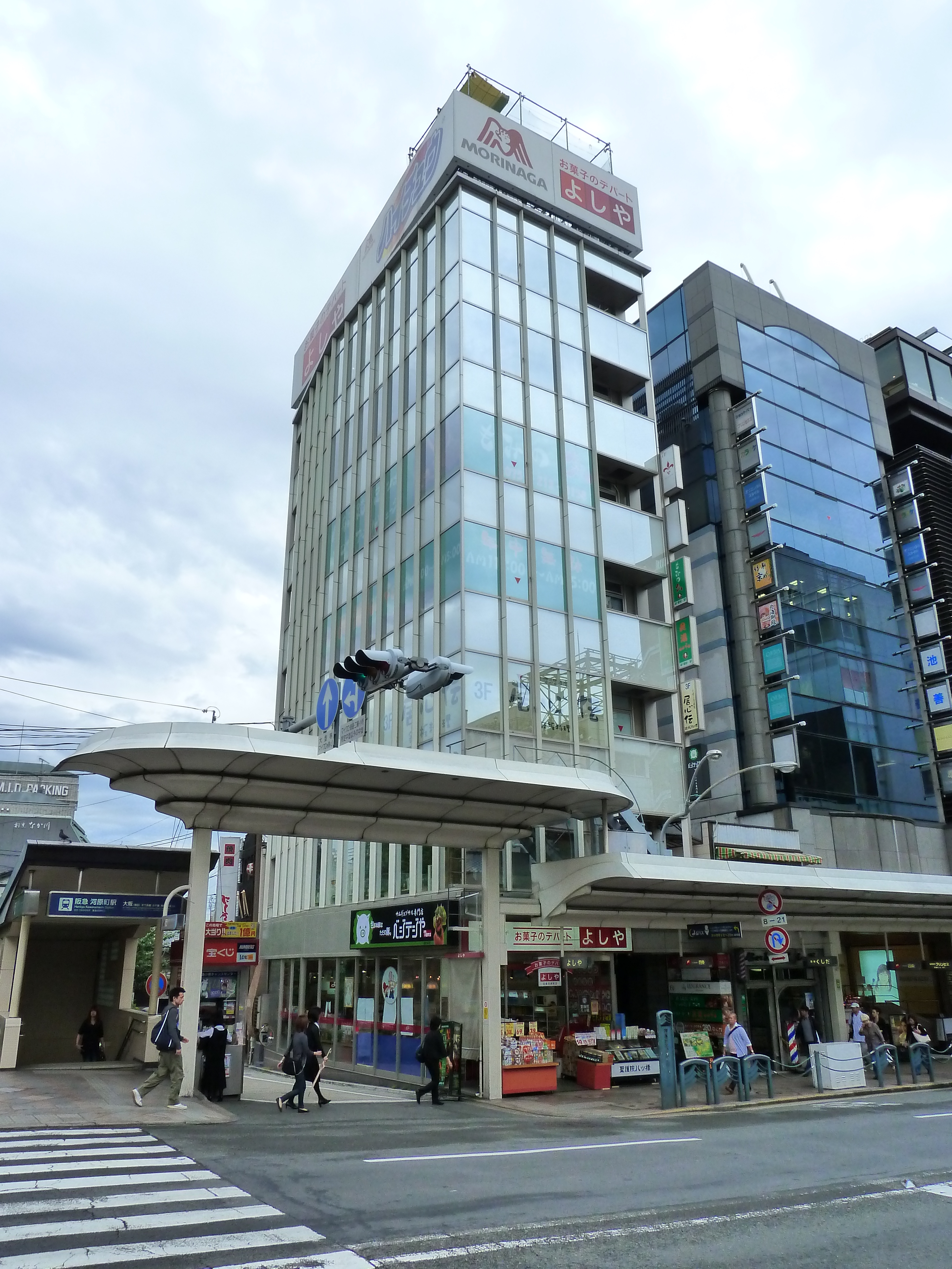 Picture Japan Kyoto Shijo dori 2010-06 0 - Tours Shijo dori