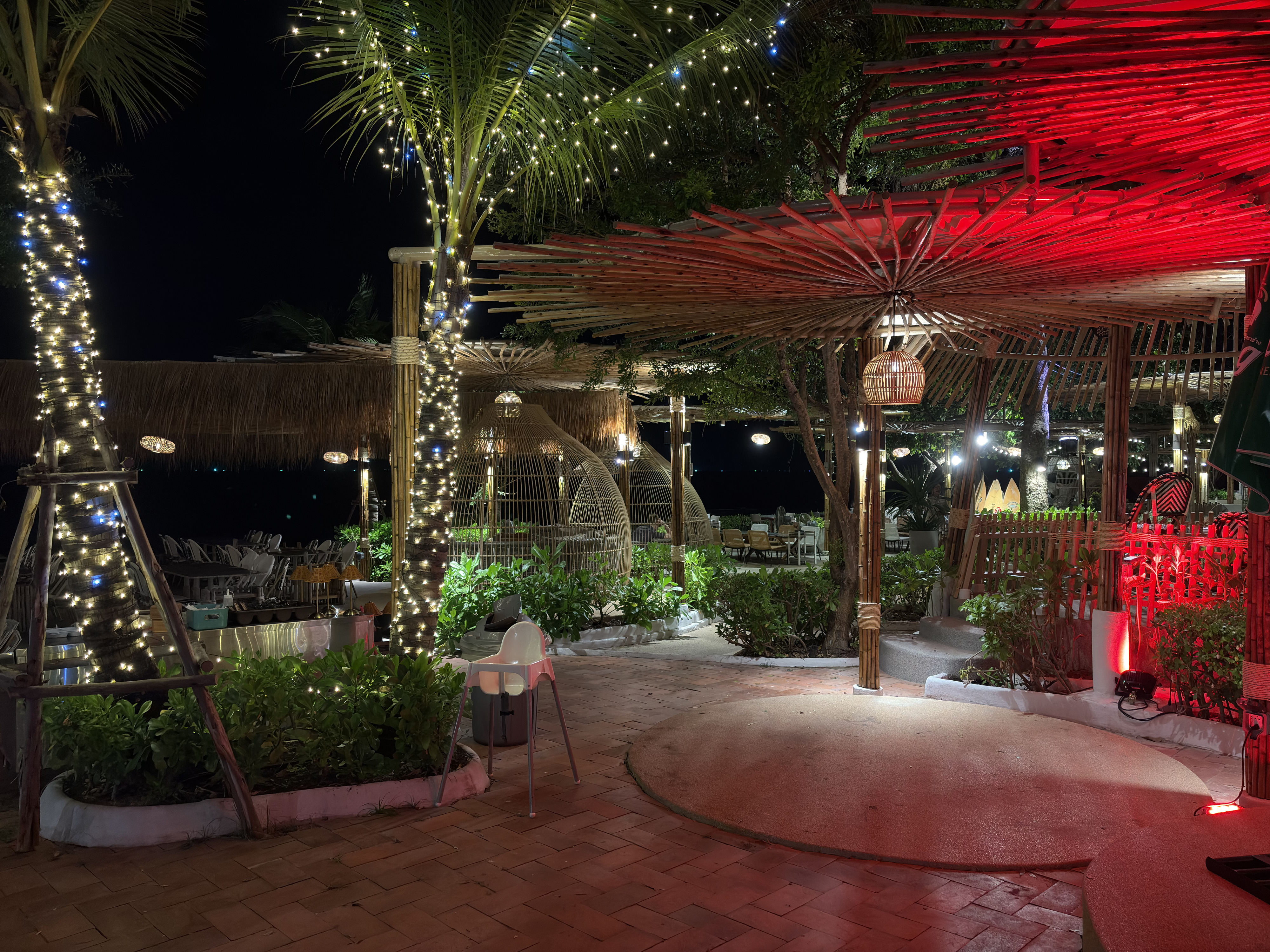 Picture Thailand Pattaya Oxygen Restaurant 2025-12 10 - Center Oxygen Restaurant