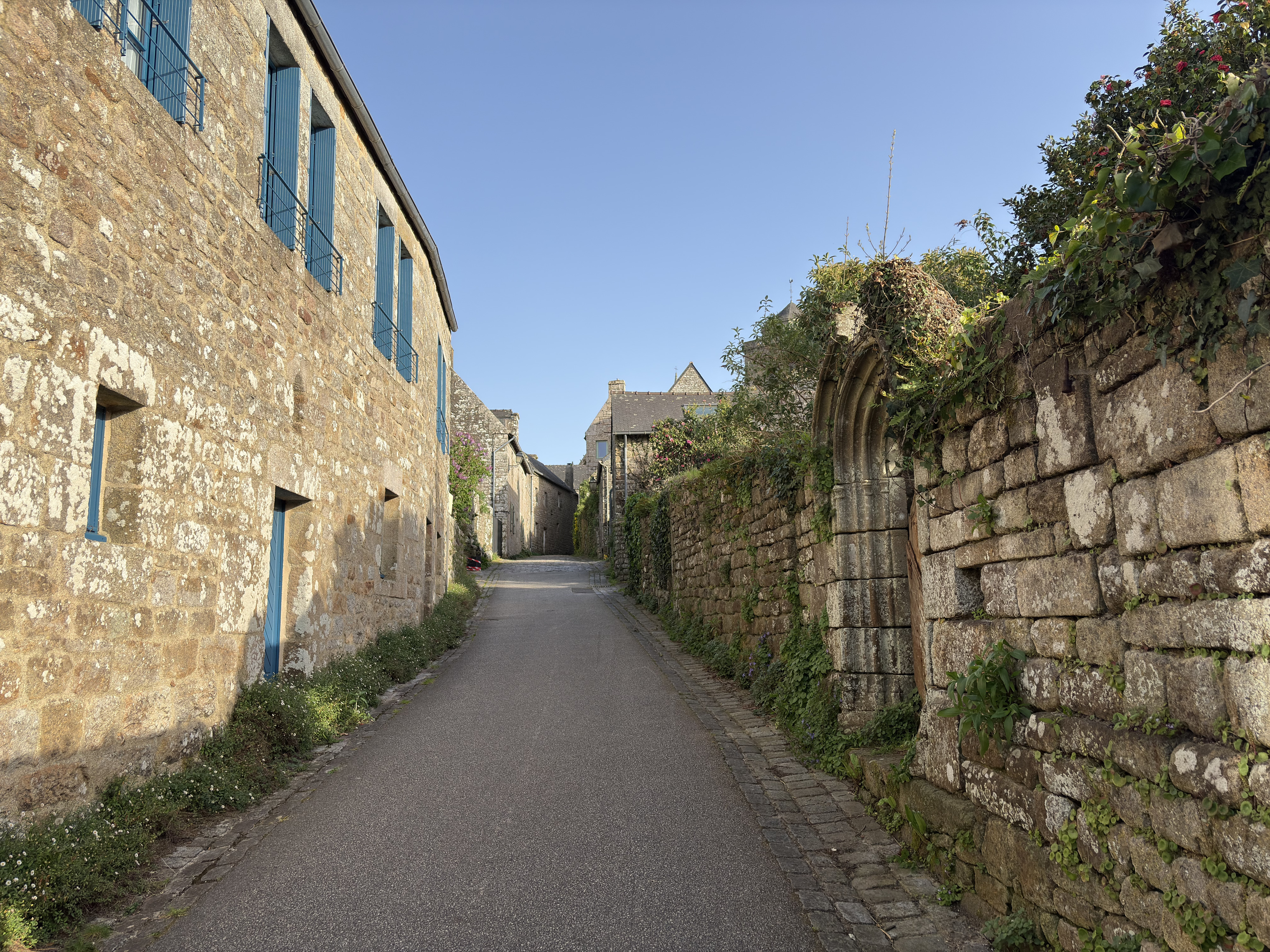 Picture France Locronan 2026-04 106 - Center Locronan