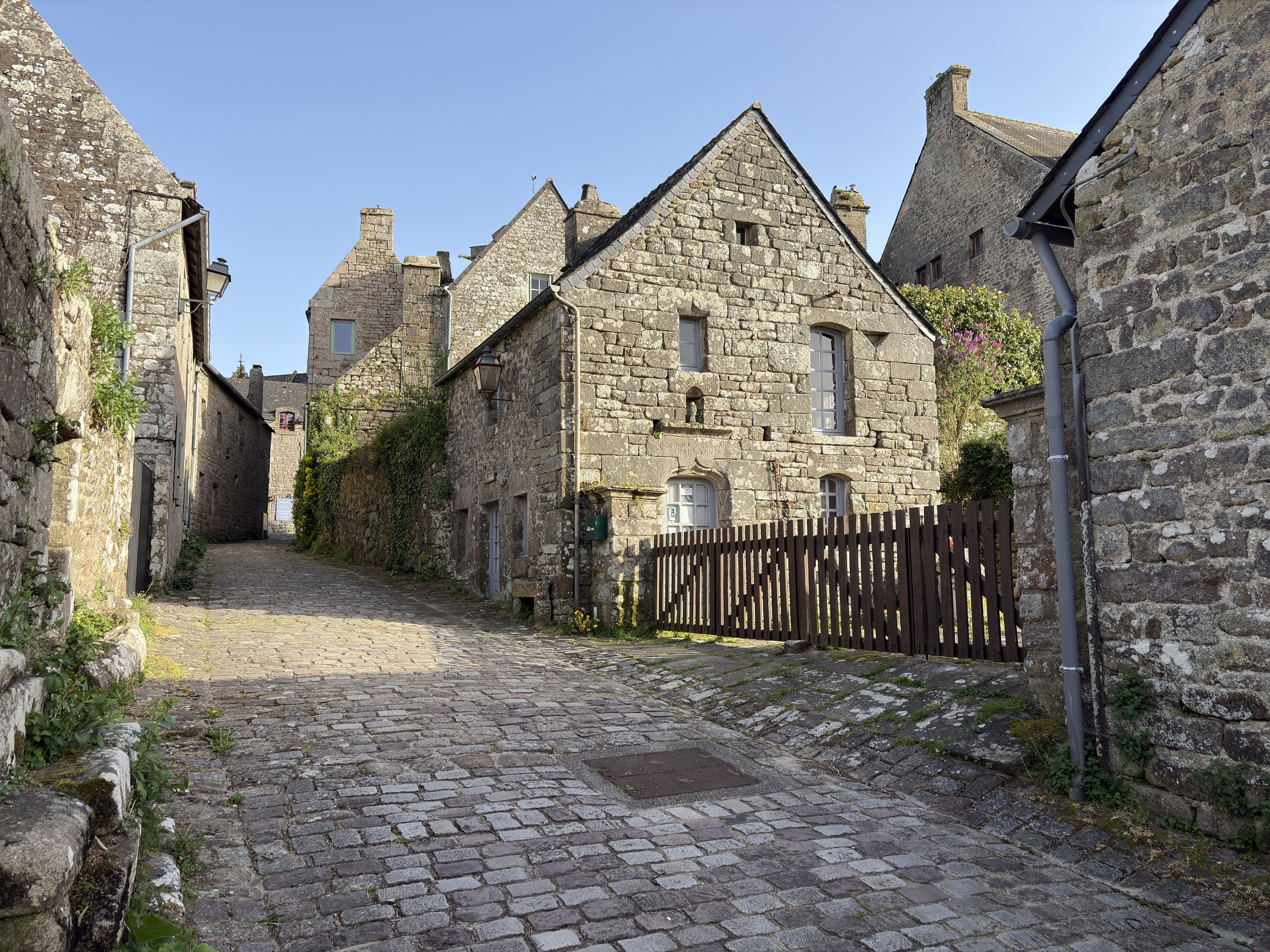 Picture France Locronan 2026-04 19 - Tour Locronan