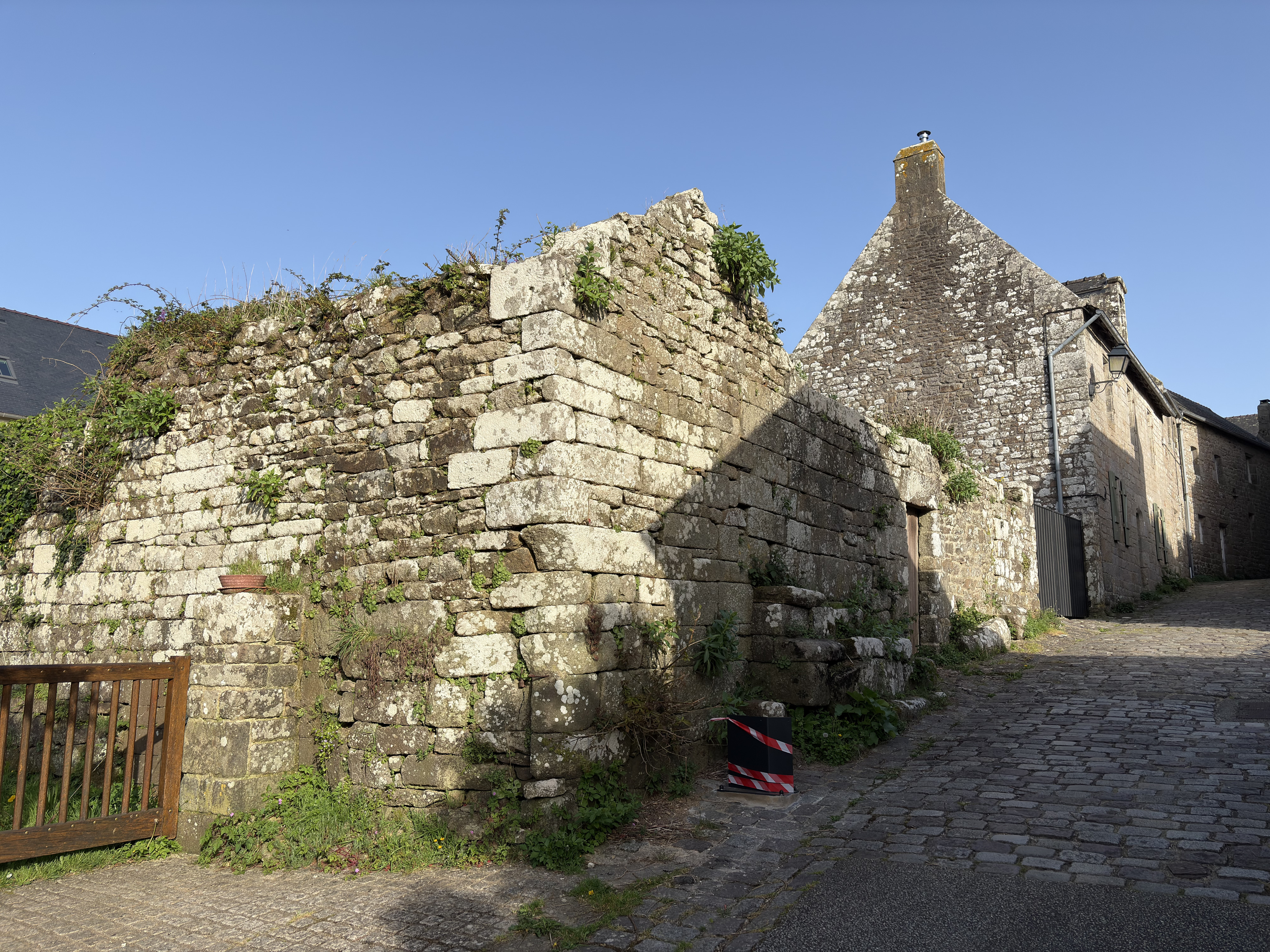 Picture France Locronan 2026-04 16 - Recreation Locronan
