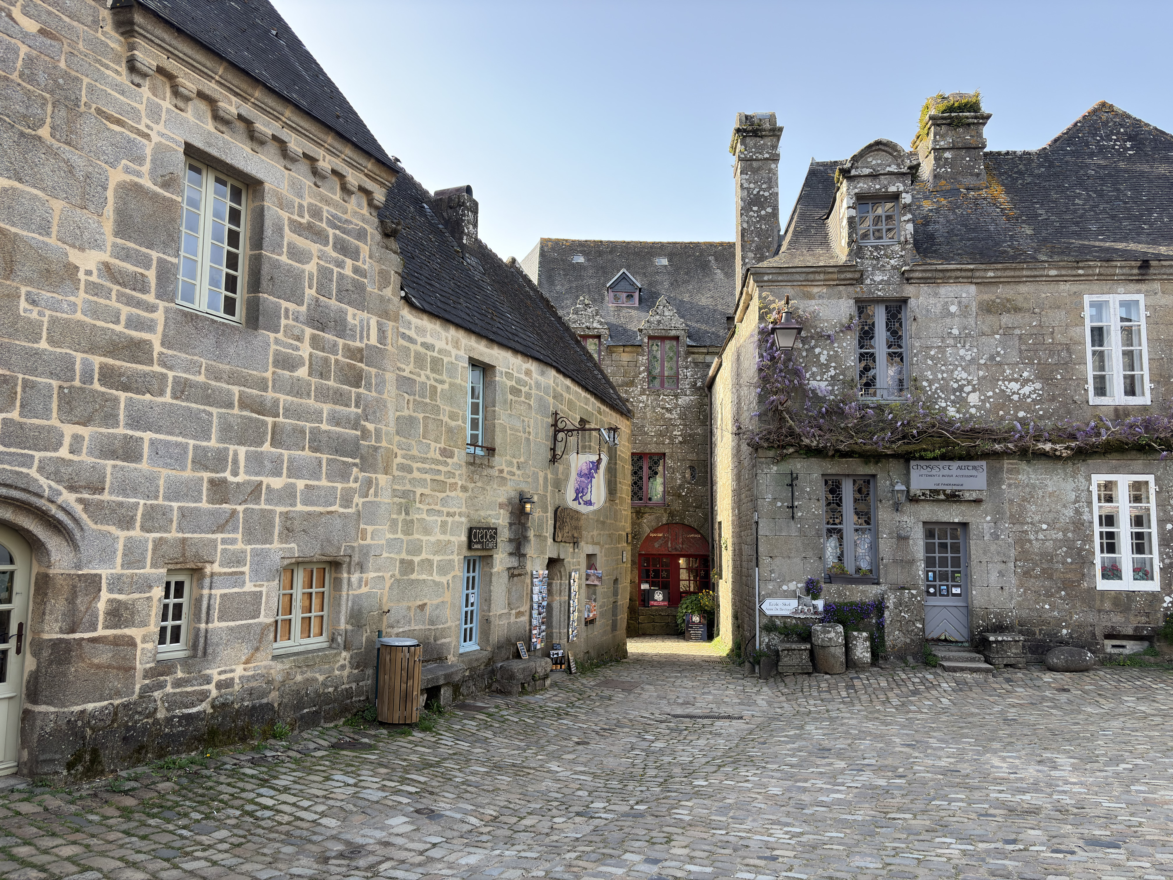 Picture France Locronan 2026-04 65 - Journey Locronan