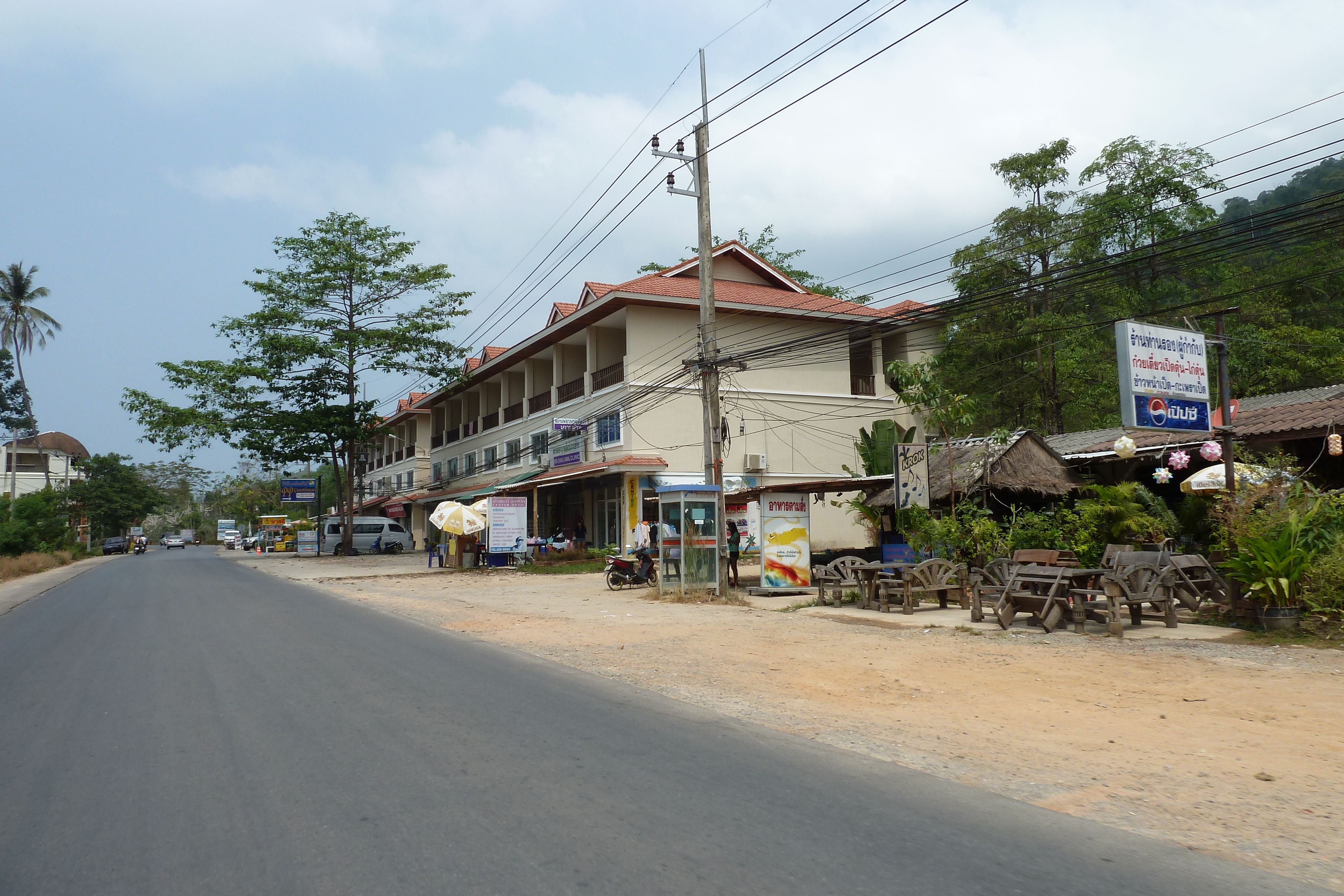 Picture Thailand Ko Chang Island road 2011-02 65 - Center Island road