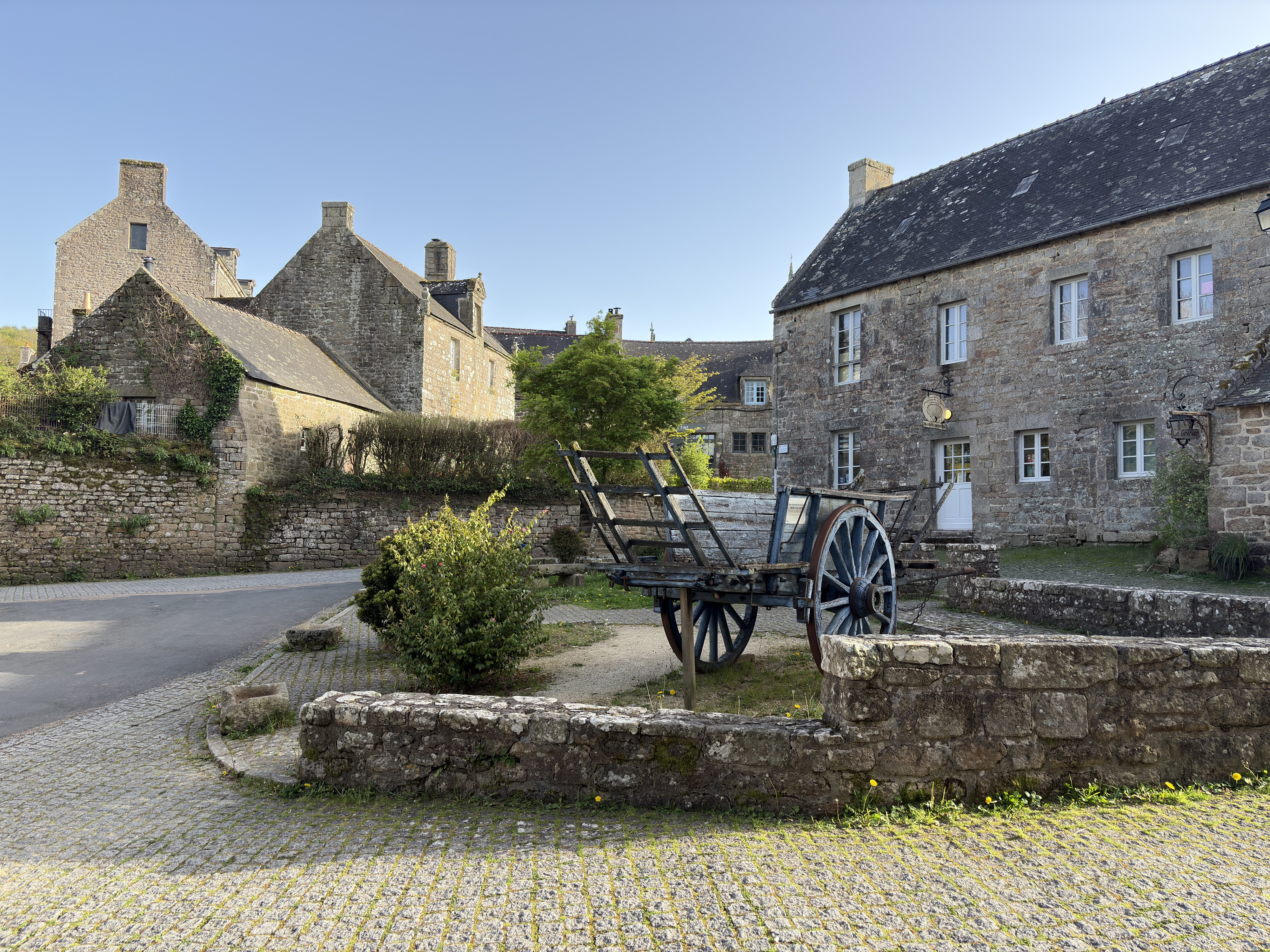 Picture France Locronan 2026-04 39 - Around Locronan