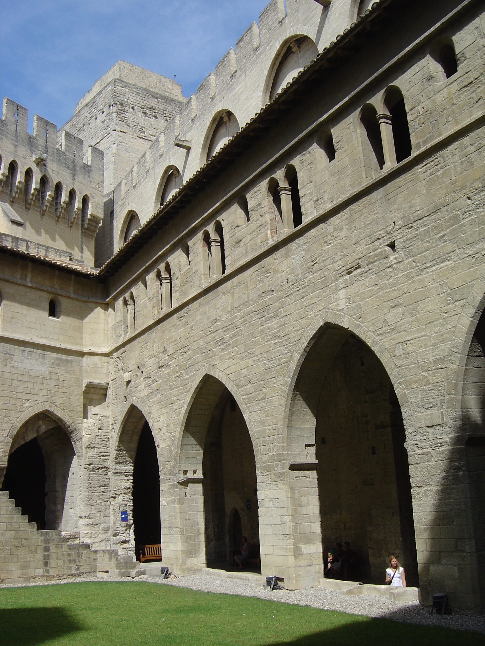 Picture France Avignon 2004-08 38 - Tours Avignon