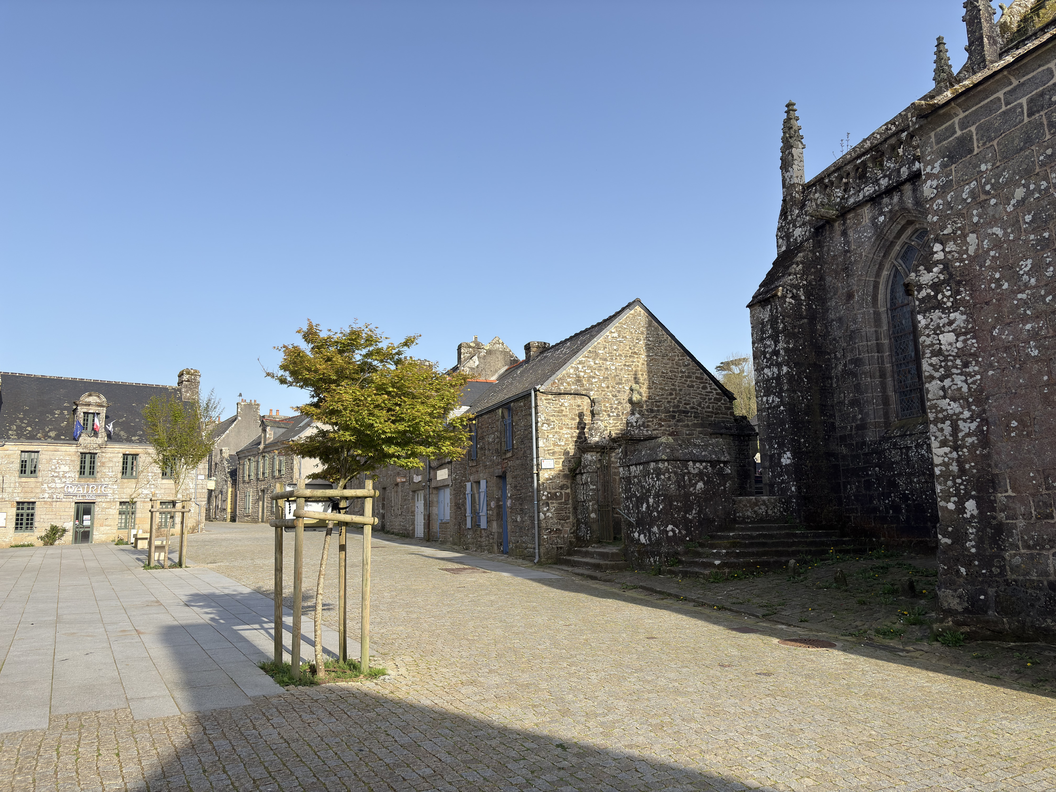 Picture France Locronan 2026-04 78 - Recreation Locronan