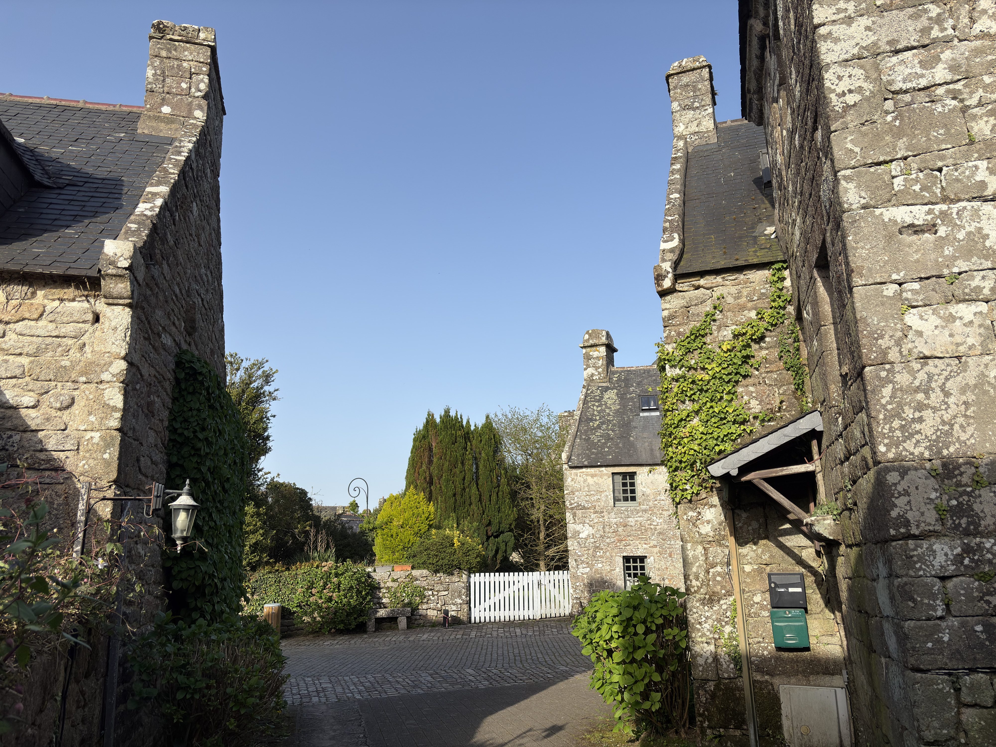 Picture France Locronan 2026-04 93 - Tour Locronan