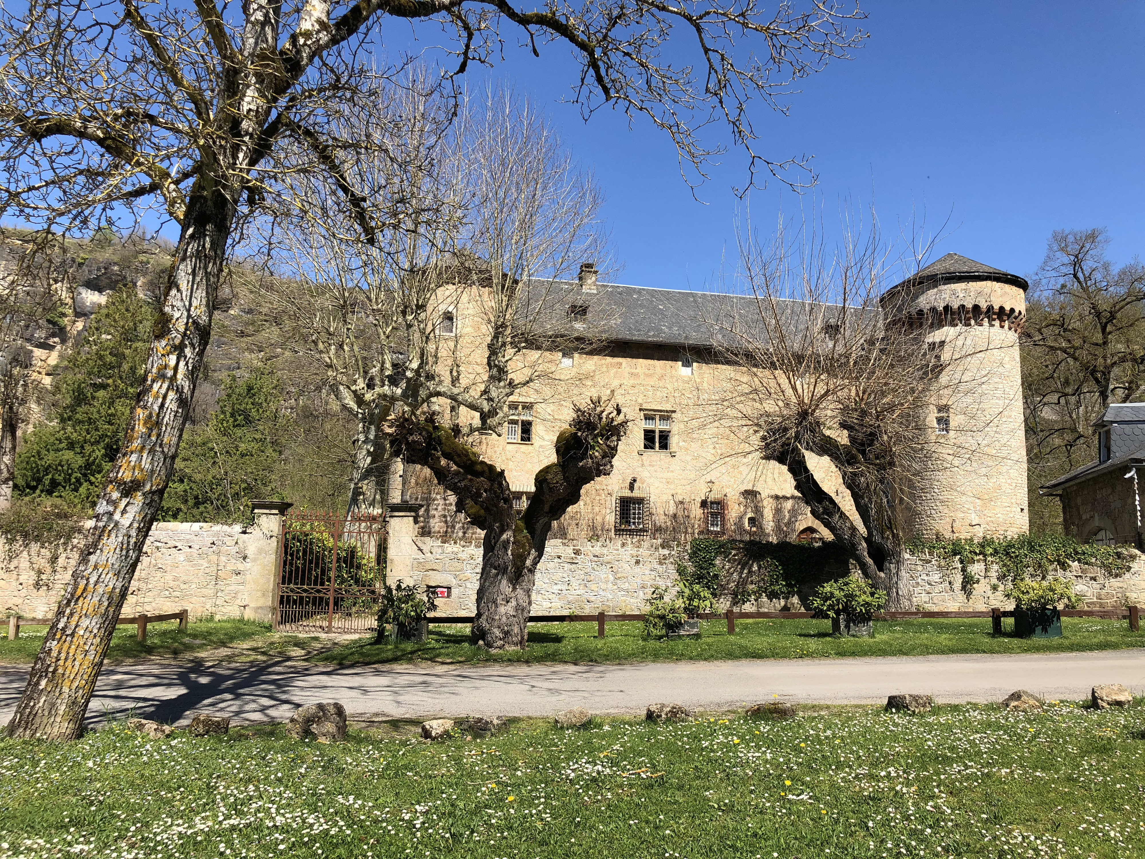 Picture France Salles la Source 2018-04 58 - Center Salles la Source
