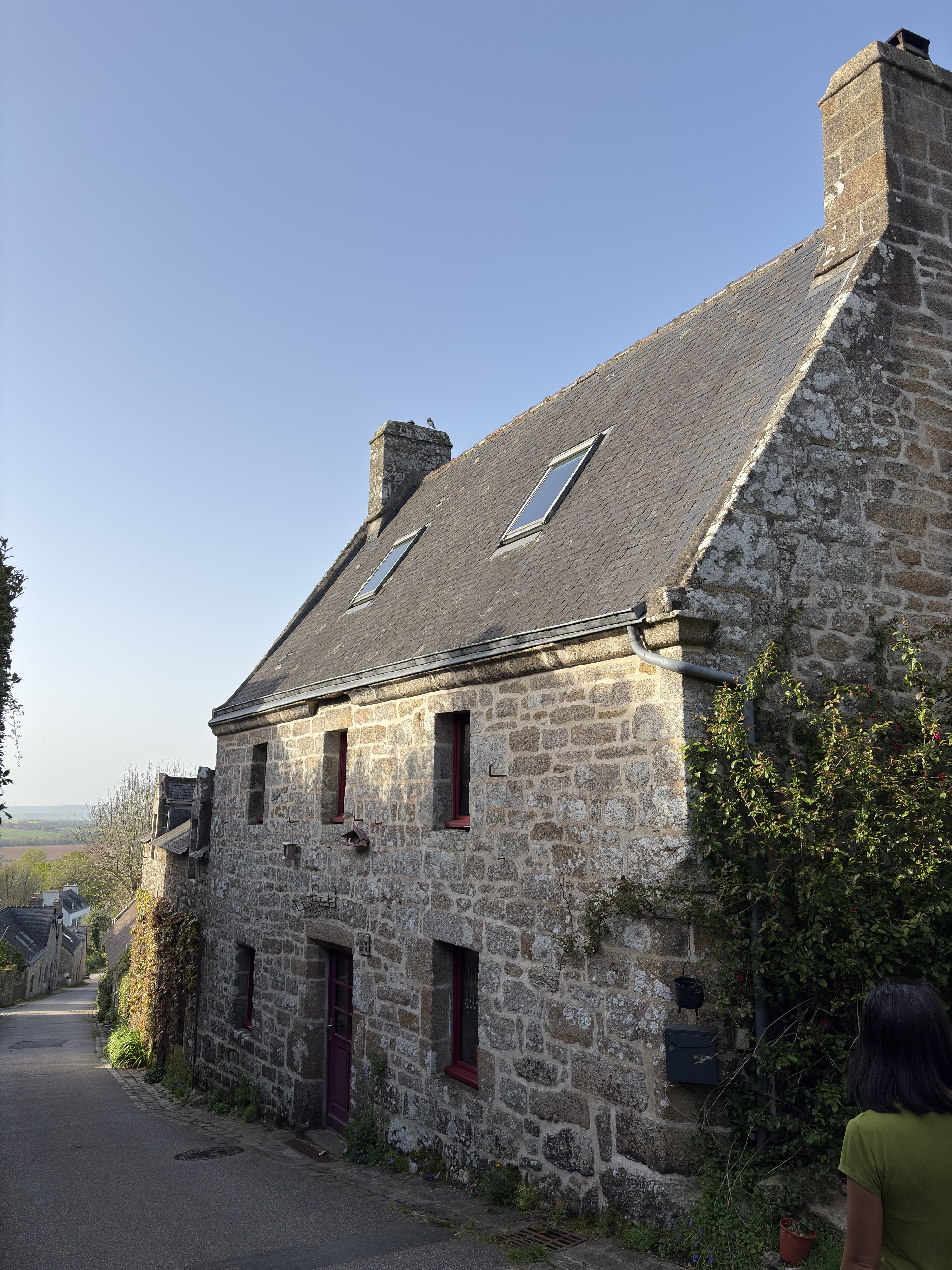 Picture France Locronan 2026-04 43 - Recreation Locronan