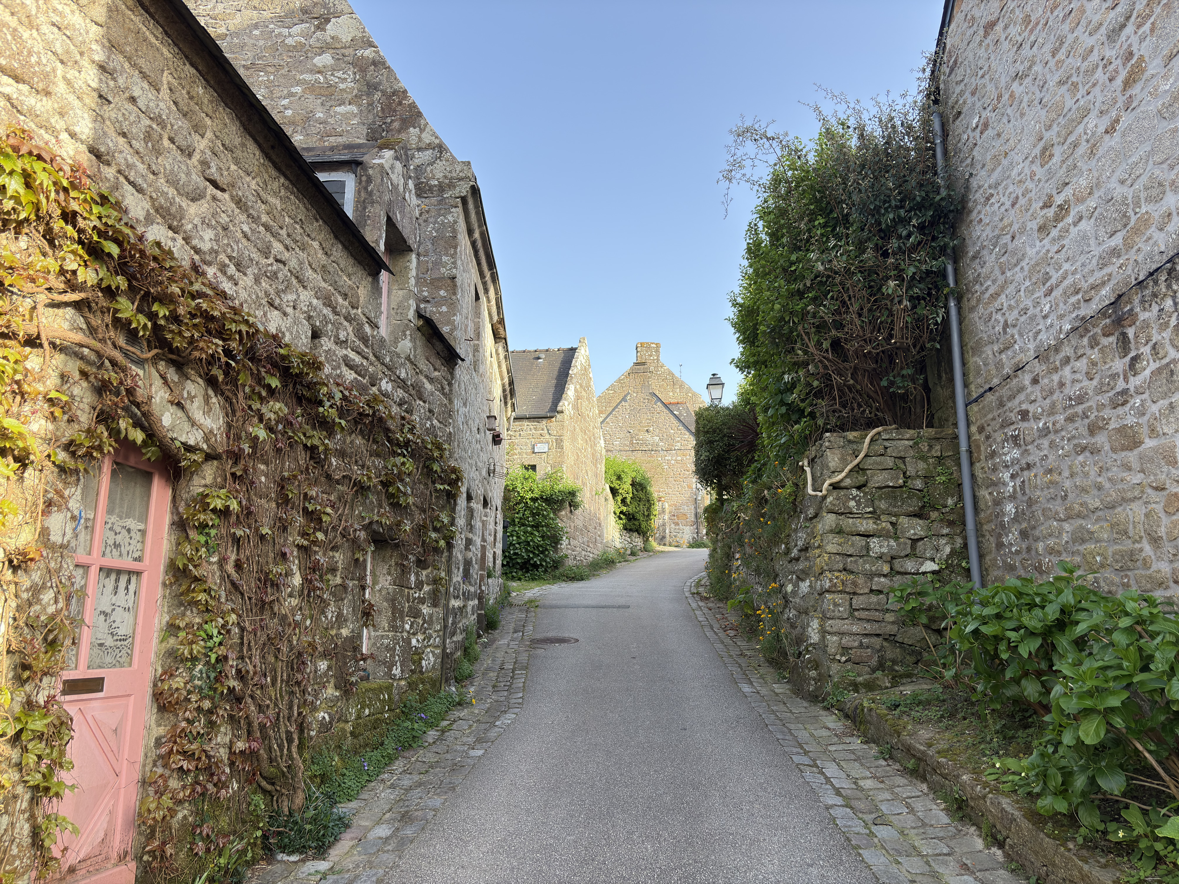 Picture France Locronan 2026-04 120 - Center Locronan