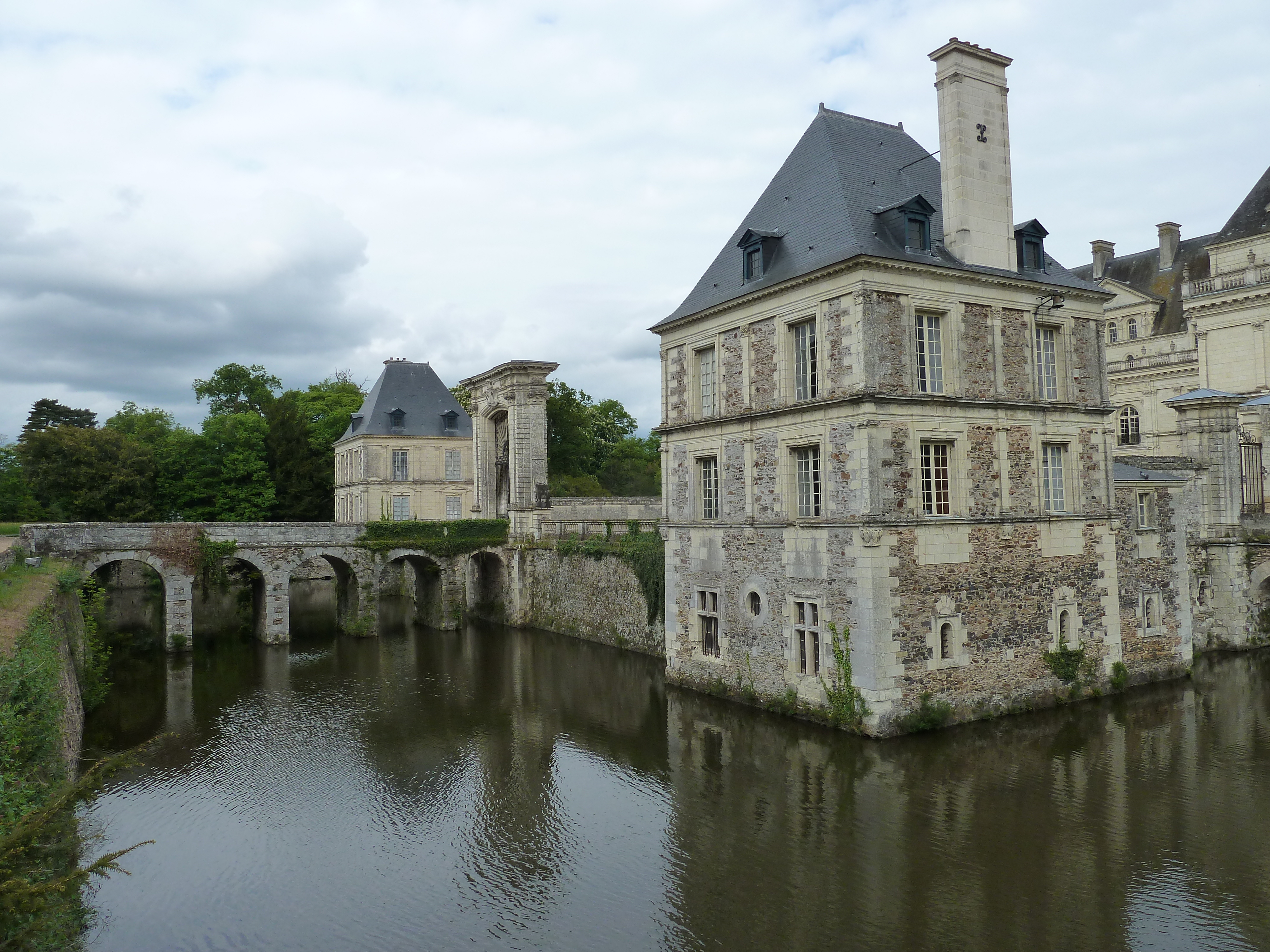Picture France Serrant castle 2010-04 22 - Around Serrant castle