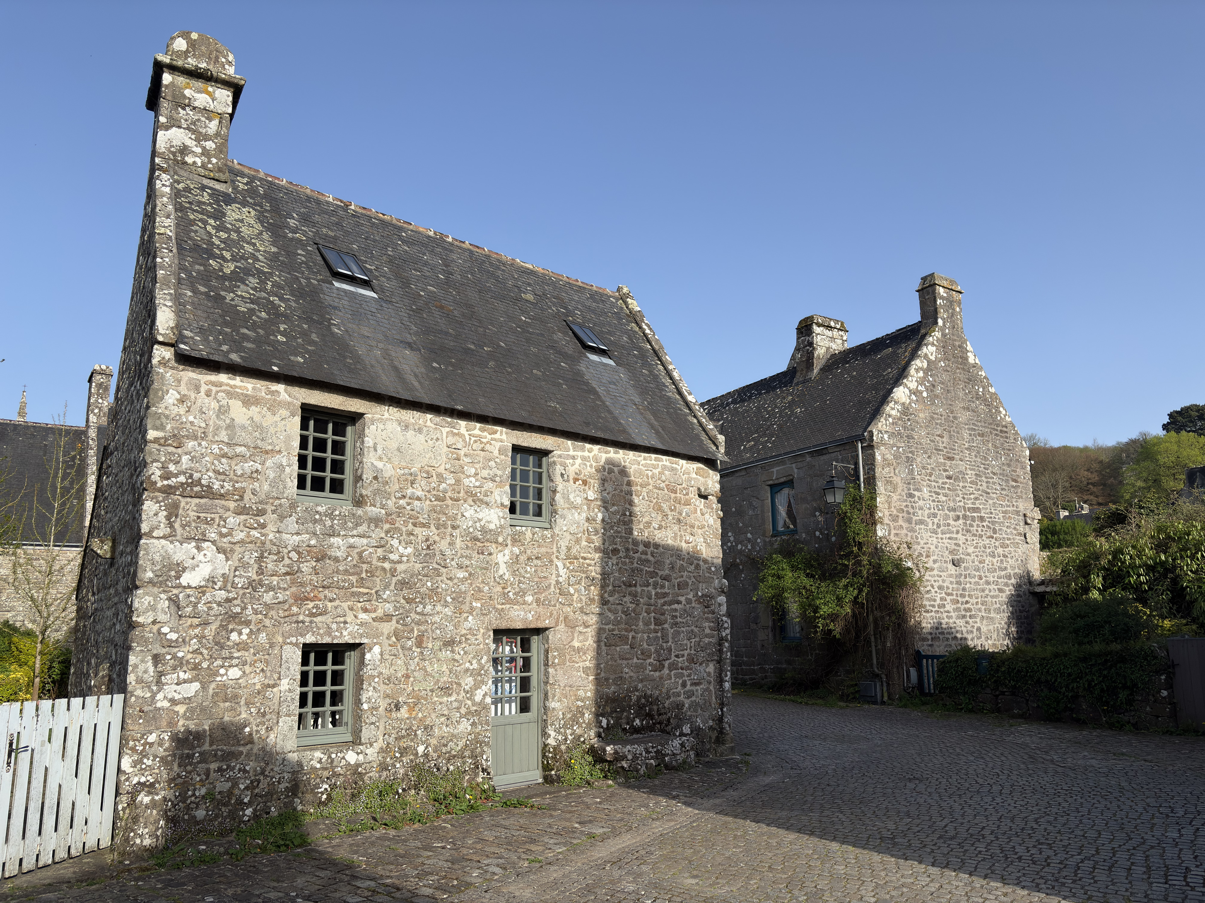 Picture France Locronan 2026-04 44 - Center Locronan