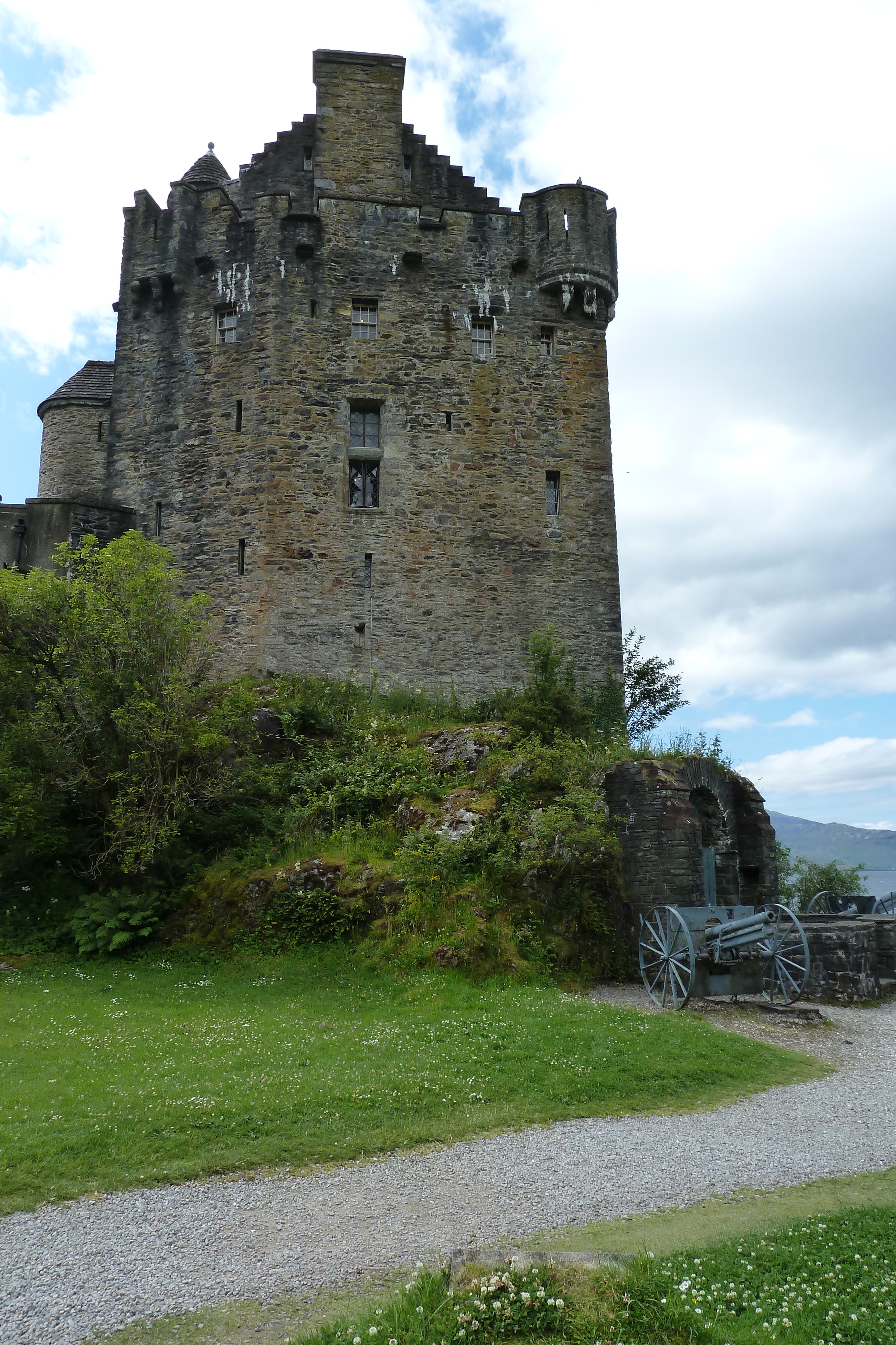 Picture United Kingdom Scotland Eilean Donan Castle 2011-07 18 - Center Eilean Donan Castle