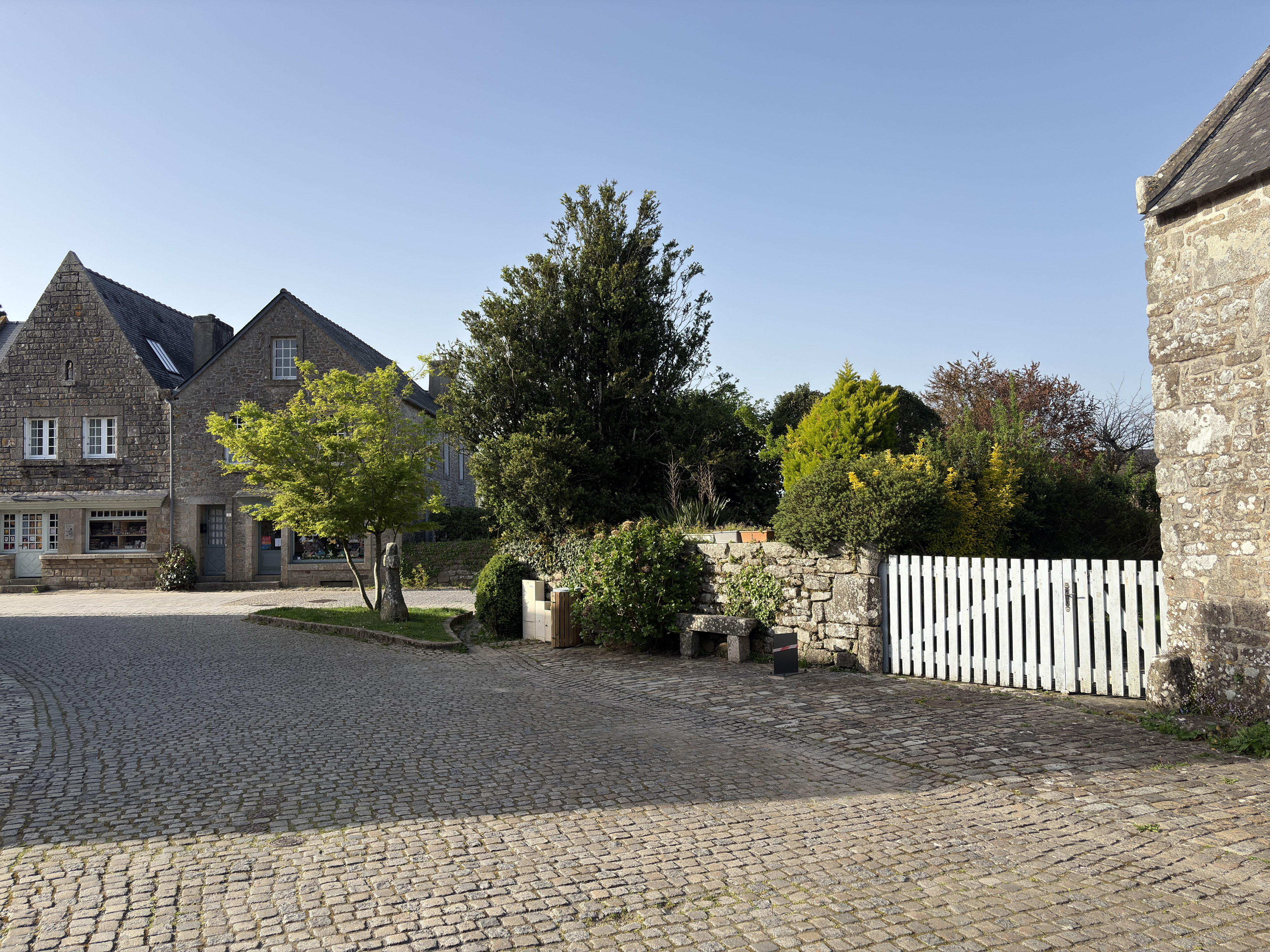 Picture France Locronan 2026-04 87 - History Locronan