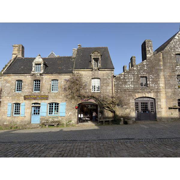 Picture France Locronan 2026-04 42 - Recreation Locronan