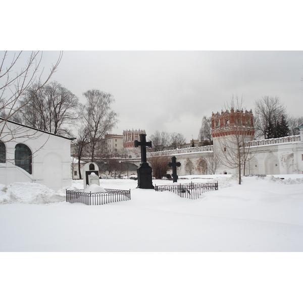 Picture Russia Moscow New Maiden convent and cemetery 2006-03 10 - Around New Maiden convent and cemetery