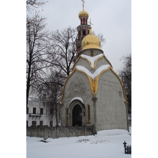 Picture Russia Moscow New Maiden convent and cemetery 2006-03 13 - Recreation New Maiden convent and cemetery