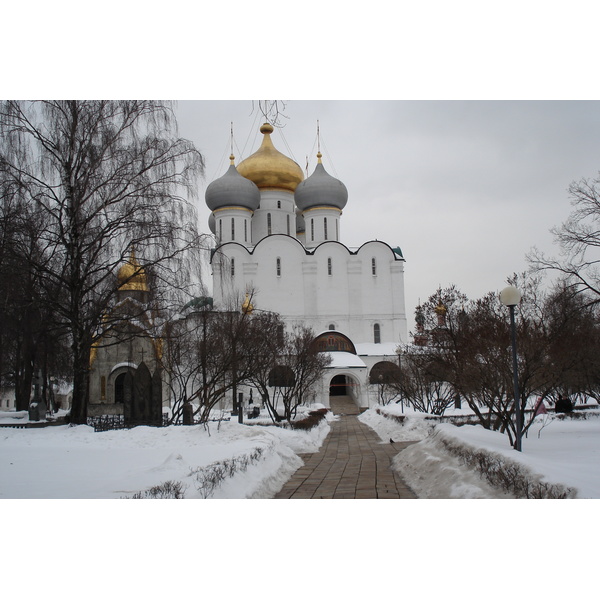 Picture Russia Moscow New Maiden convent and cemetery 2006-03 12 - Recreation New Maiden convent and cemetery