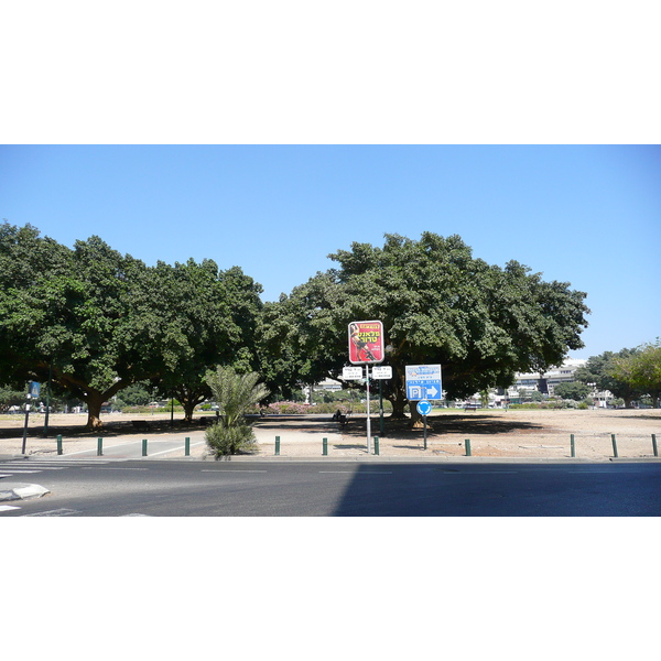 Picture Israel Tel Aviv Kikar Hamedina 2007-06 23 - Around Kikar Hamedina