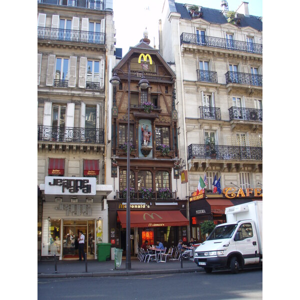 Picture France Paris Gare St Lazarre 2007-07 22 - Around Gare St Lazarre