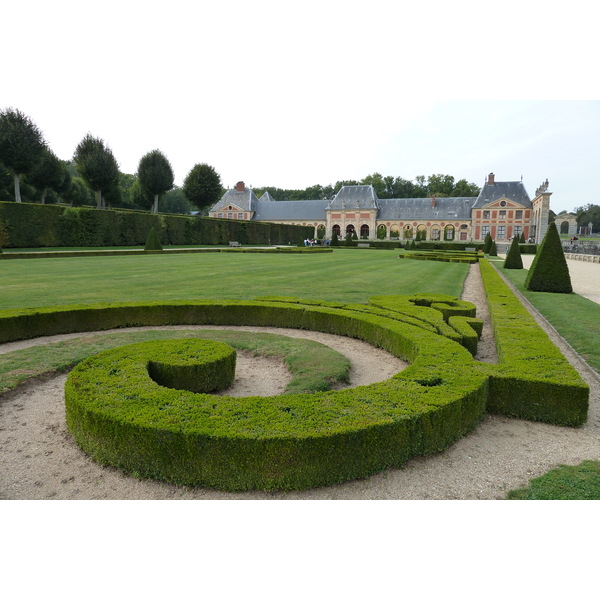 Picture France Vaux Le Vicomte Castle Vaux Le Vicomte Gardens 2010-09 4 - Tour Vaux Le Vicomte Gardens