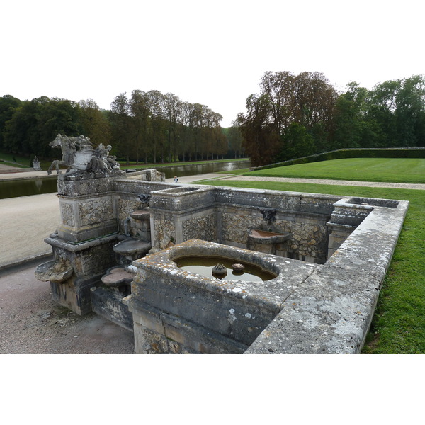 Picture France Vaux Le Vicomte Castle Vaux Le Vicomte Gardens 2010-09 60 - Tour Vaux Le Vicomte Gardens