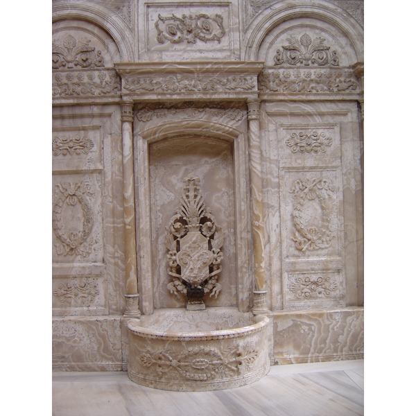 Picture Turkey Istanbul Dolmabahce Palace 2004-12 21 - Around Dolmabahce Palace