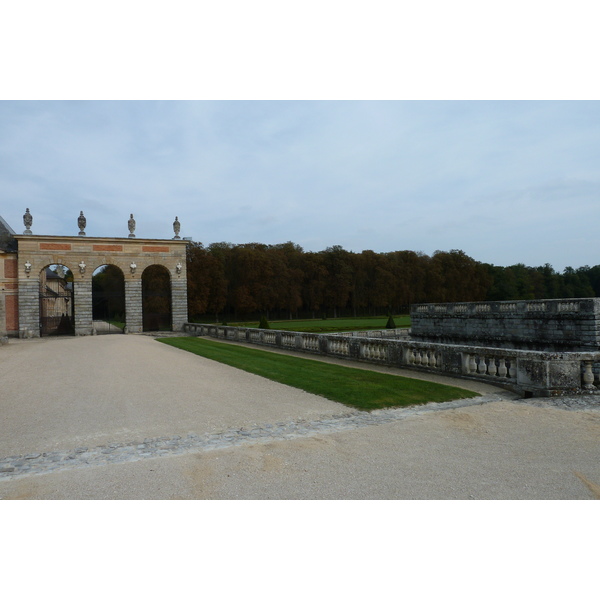 Picture France Vaux Le Vicomte Castle Vaux Le Vicomte Gardens 2010-09 32 - Around Vaux Le Vicomte Gardens