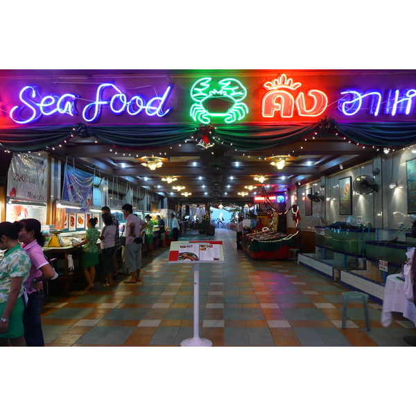 Picture Thailand Pattaya Walking Street 2008-01 27 - Discovery Walking Street