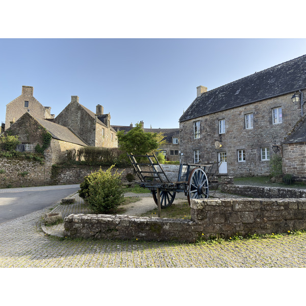 Picture France Locronan 2026-04 94 - Tours Locronan