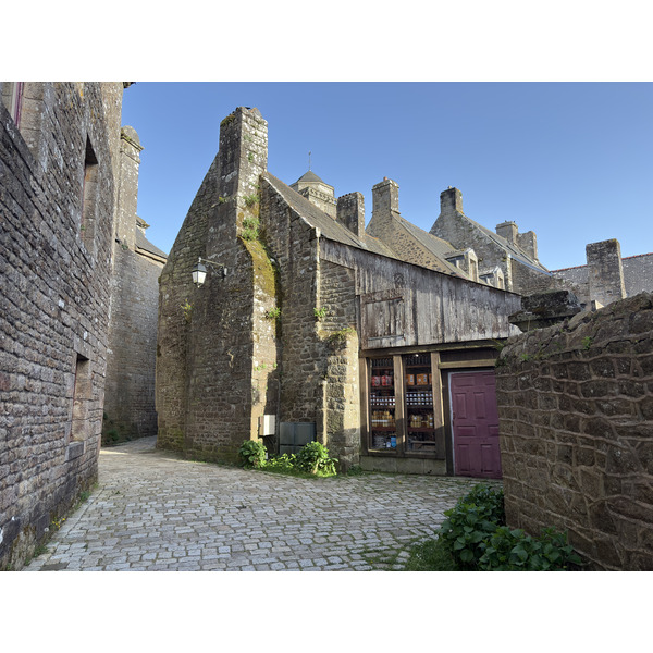 Picture France Locronan 2026-04 81 - Recreation Locronan