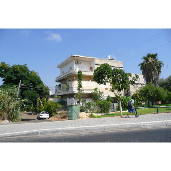 Picture Israel Tel Aviv Yerushalyim Street 2007-06 9 - Tour Yerushalyim Street