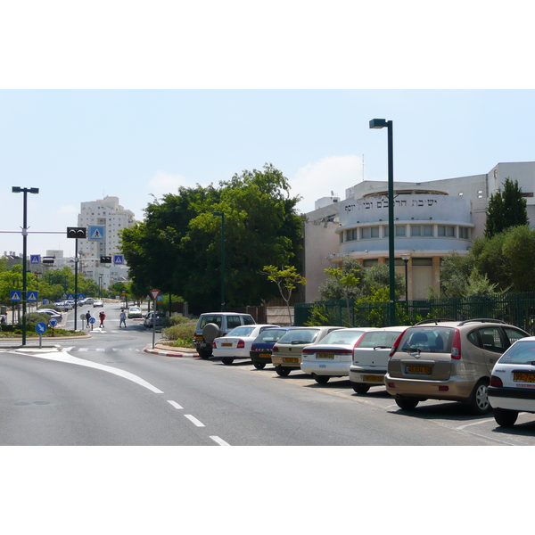 Picture Israel Tel Aviv Rokach Street 2007-06 12 - Around Rokach Street