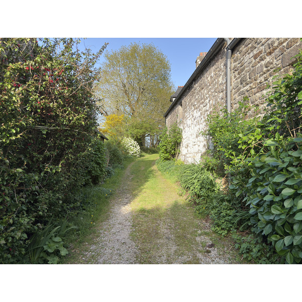 Picture France Locronan 2026-04 63 - Tours Locronan