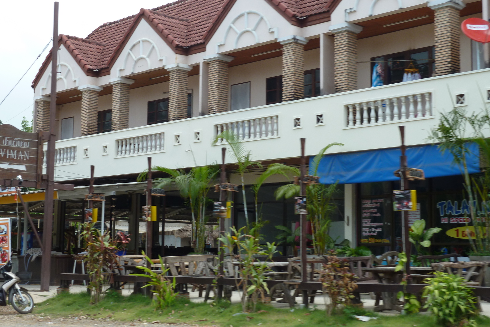 Picture Thailand Ko Chang Island road 2011-02 46 - Randonee Island road