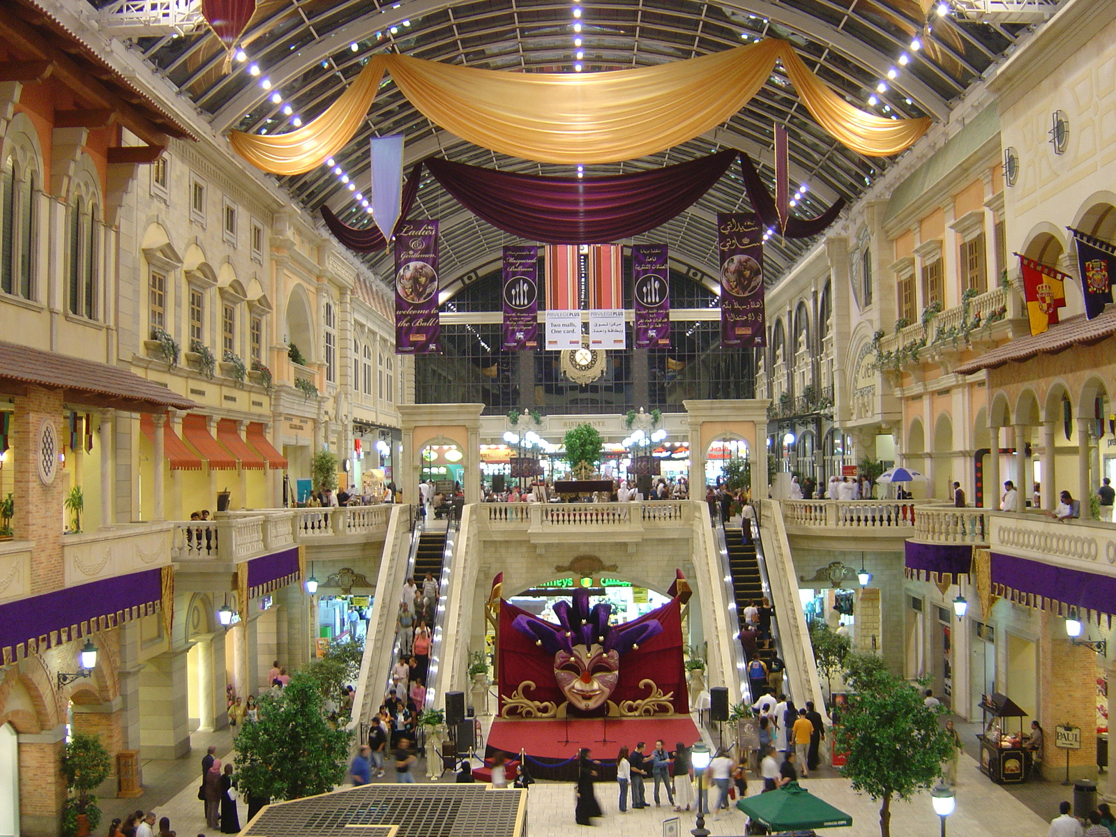 Picture United Arab Emirates Dubai Mercato shopping mall 2005-11 7 - Perspective Mercato shopping mall
