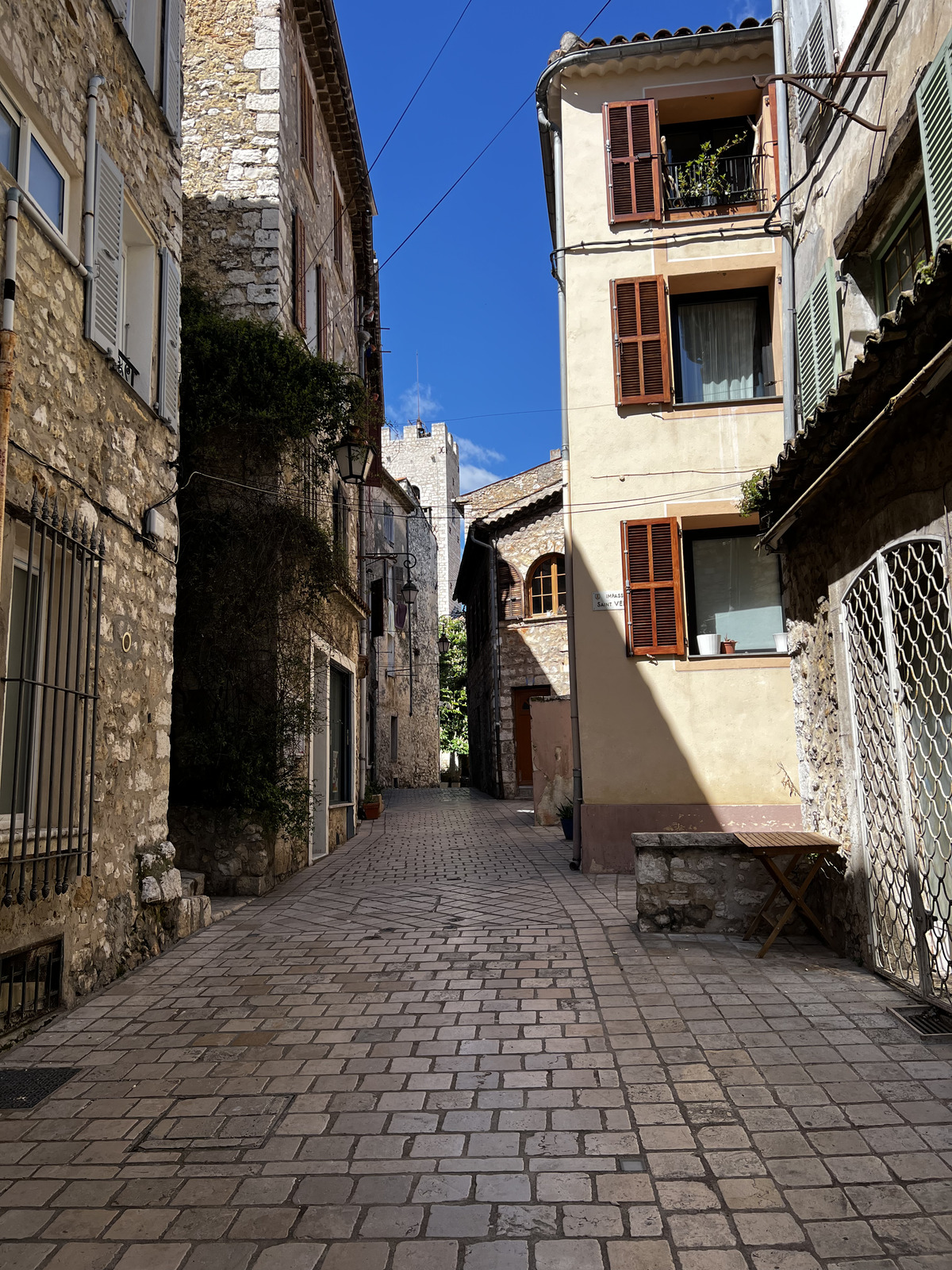 Picture France Vence 2024-04 18 - Car Vence