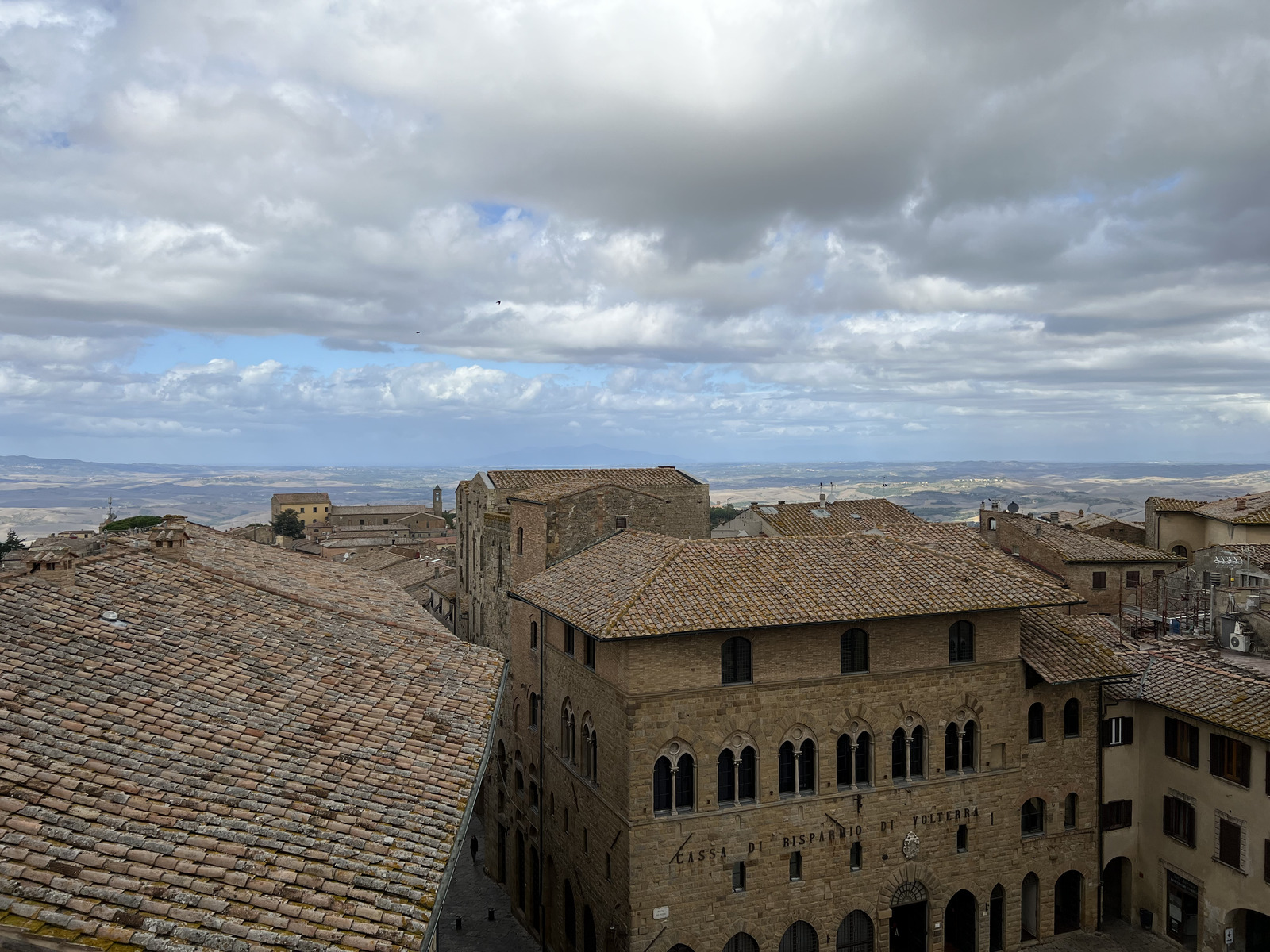 Picture Italy Volterra Palazzo dei Priori 2021-09 25 - Car Palazzo dei Priori
