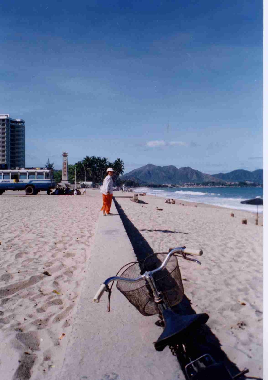 Picture Vietnam Na Trang 1995-12 24 - Flight Na Trang