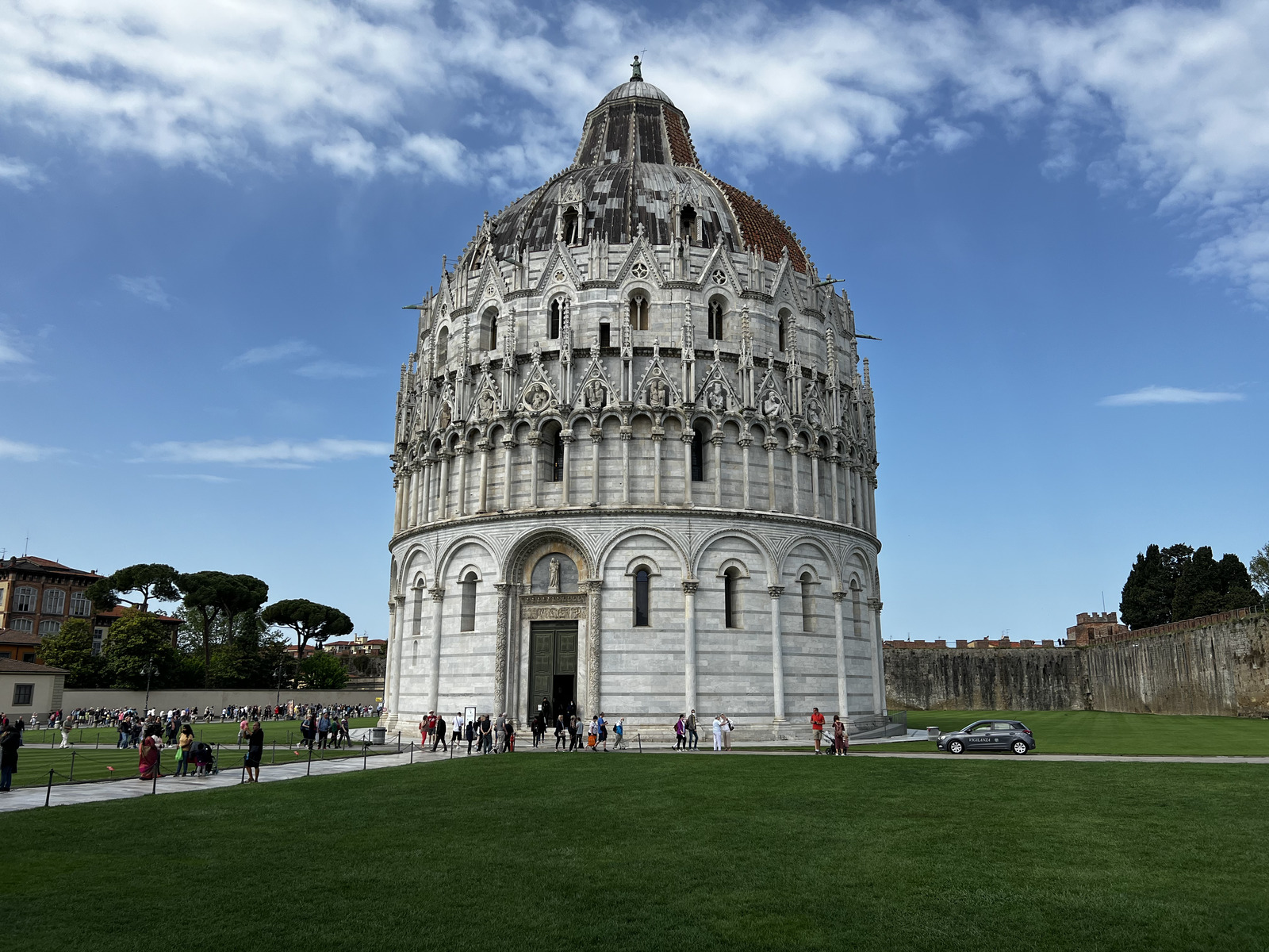 Picture Italy Pisa 2022-05 82 - Shopping Mall Pisa