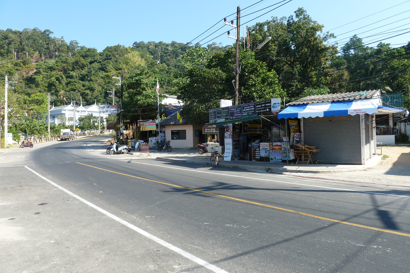 Picture Thailand Ko Chang Island road 2011-02 2 - Perspective Island road