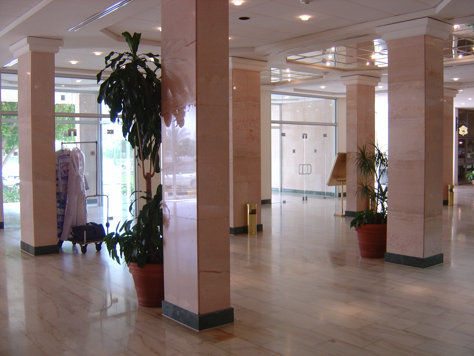 Picture United Arab Emirates Al Ain Hilton Hotel 2005-03 35 - Tourist Hilton Hotel