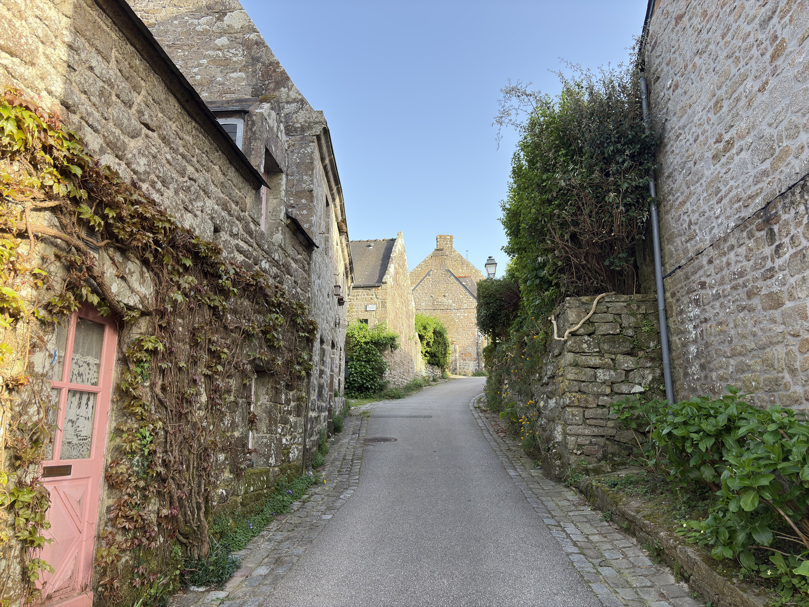 Picture France Locronan 2026-04 120 - View Locronan