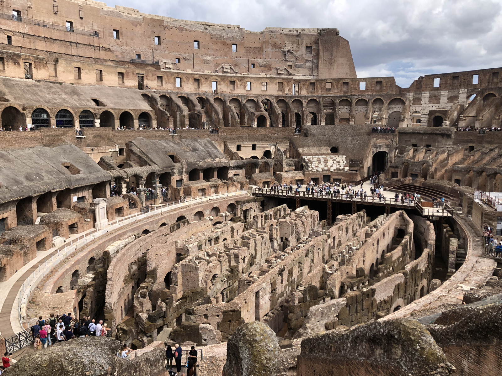 Picture Italy Rome The Colosseum 2024-09 32 - Store The Colosseum