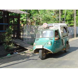 Picture Myanmar Myeik (Mergui) 2005-01 2 - Car Myeik (Mergui)